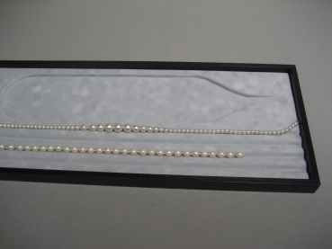 Tray to string pearl necklaces, with frame