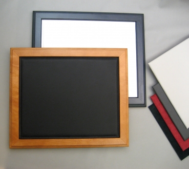 Edelholz-Tablett, 380 x 320 mm, in Kirschbaum u. blau-grau gebeizt, glatter Kissenstoff
