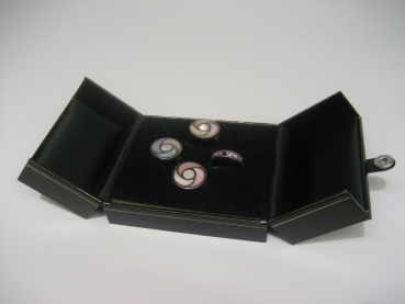 Box with Inserts for 2 and 4 Rings