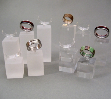 Set of 5 display cubes with springs for rings
